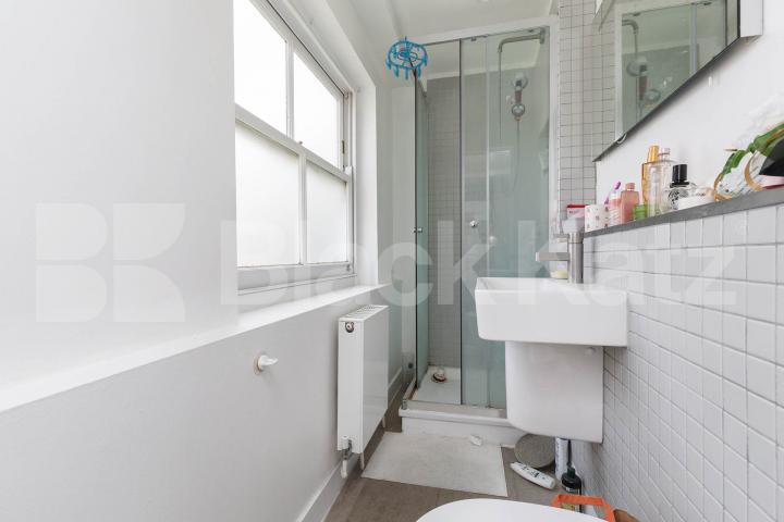 2 bed warehouse apartment in the Clerkenwell area close to Farringdon Great Sutton Street , Clerkenwell